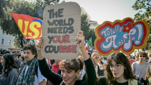 Miles de estudiantes y trabajadores protestan en Italia bajo un fuerte despliegue de seguridad