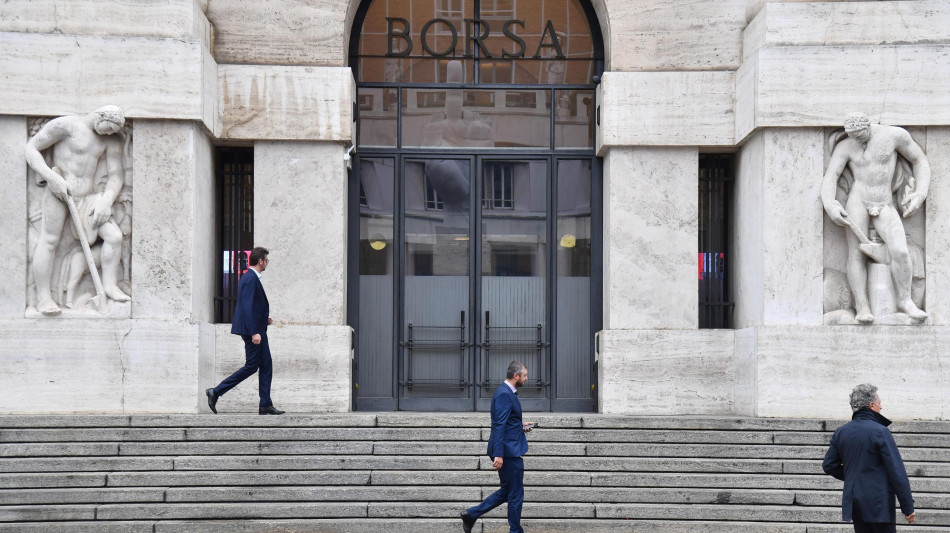 Borsa: Milano sale con moda e banche, tonfo di Acea e De Nora