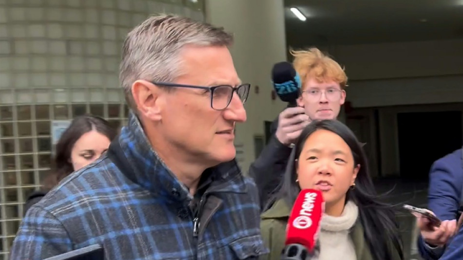 Ex-chefe de polícia da Nova Zelândia admite posse de material sexual infantil e zoofílico