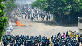 M&aacute;s de 30 muertos en enfrentamientos en Banglad&eacute;s, la cadena de televisi&oacute;n estatal en llamas