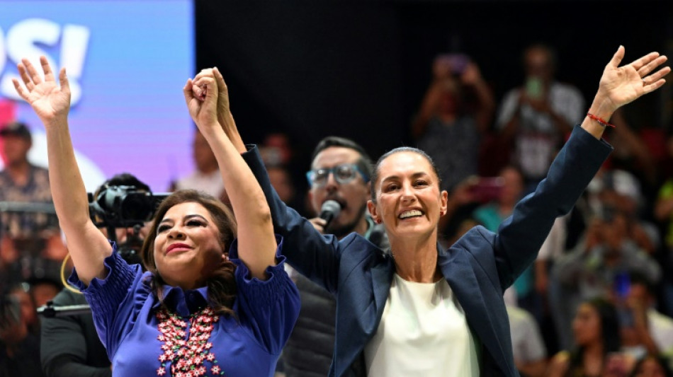 La izquierdista Clara Brugada celebra la victoria en la alcald&iacute;a de Ciudad de M&eacute;xico con Sheinbaum