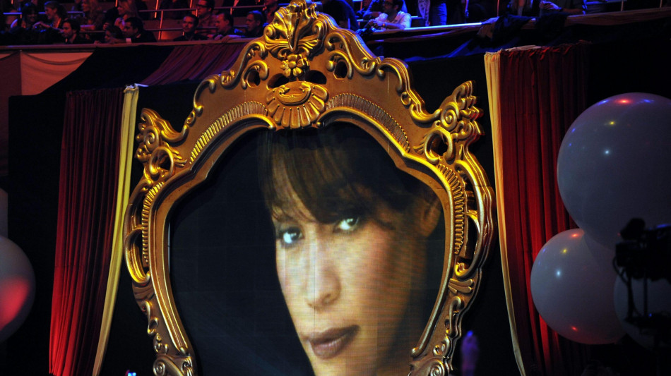 Mattel rende omaggio a Whitney Houston dedicandole una Barbie in abito viola
