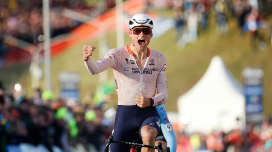 Mondiaux de cyclo-cross: et de cinq pour Van der Poel, sacr&eacute; devant Van Aert