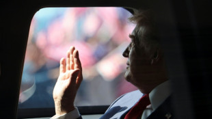 Trump, en route pour le Japon, résolument optimiste sur un accord avec la Chine