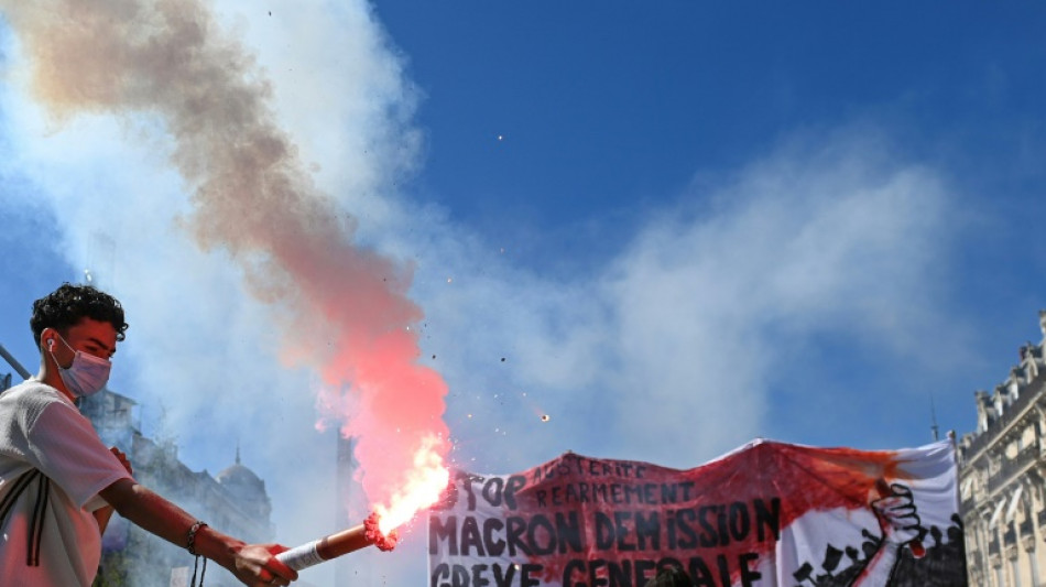Proteste gegen Sparpläne: Streiks legen Teile des öffentlichen Lebens in Frankreich lahm