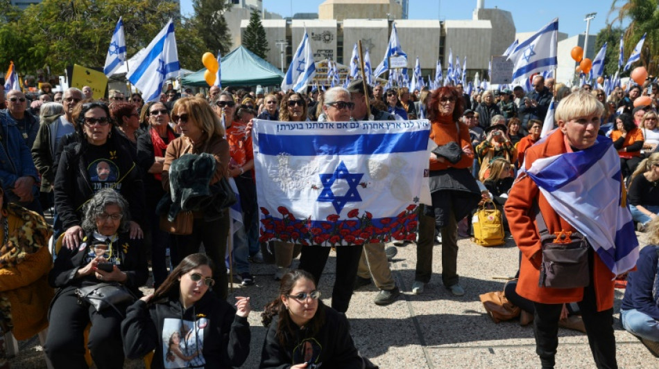 Le corps de quatre otages israéliens restitués, un bus de prisonniers palestiniens arrive en Cisjordanie  