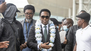L&iacute;der opositor de Mozambique vuelve del exilio para negociar sobre cuestionadas elecciones