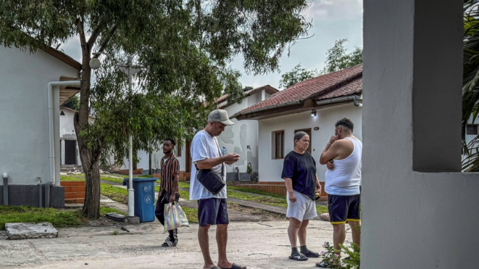 Medo e incerteza entre latino-americanos retidos no Congo ap&oacute;s expuls&atilde;o dos EUA