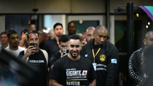 Ambiance de carnaval pour l'arriv&eacute;e de Payet &agrave; Rio