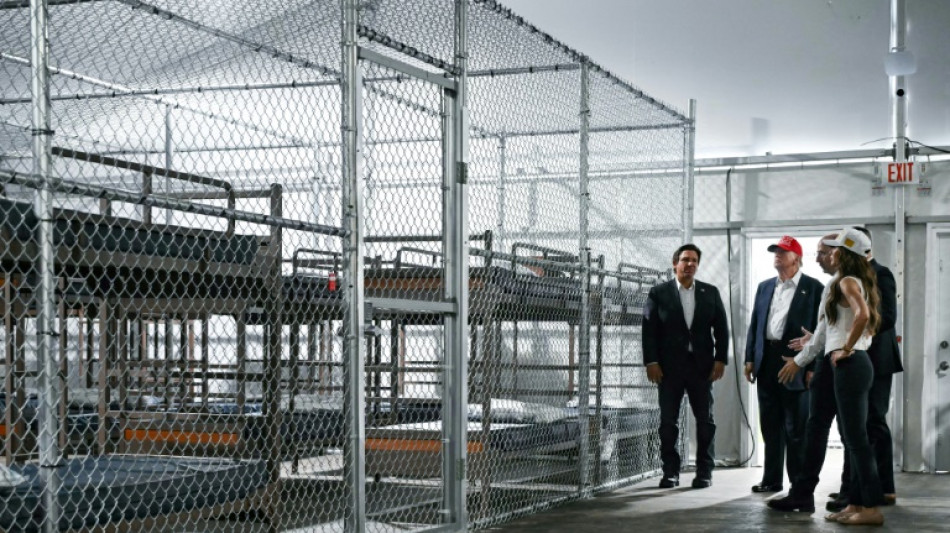 Trump visite l'"Alcatraz des alligators", nouveau centre de rétention pour migrants en Floride