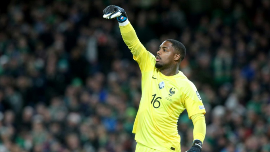 Bleus: Maignan, la parade et la rel&egrave;ve
