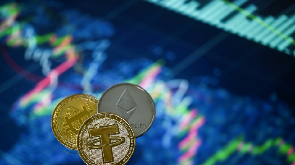 El bitc&oacute;in cae a su nivel m&iacute;nimo en 9 meses y arrastra a otras criptomonedas