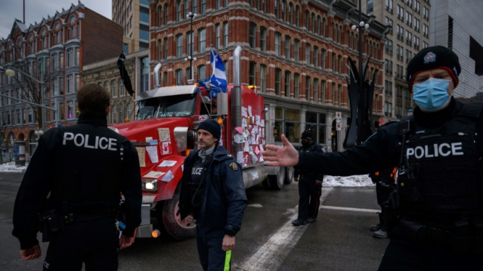 La polic&iacute;a de Canad&aacute; se despliega en las calles de Ottawa para contener a manifestantes