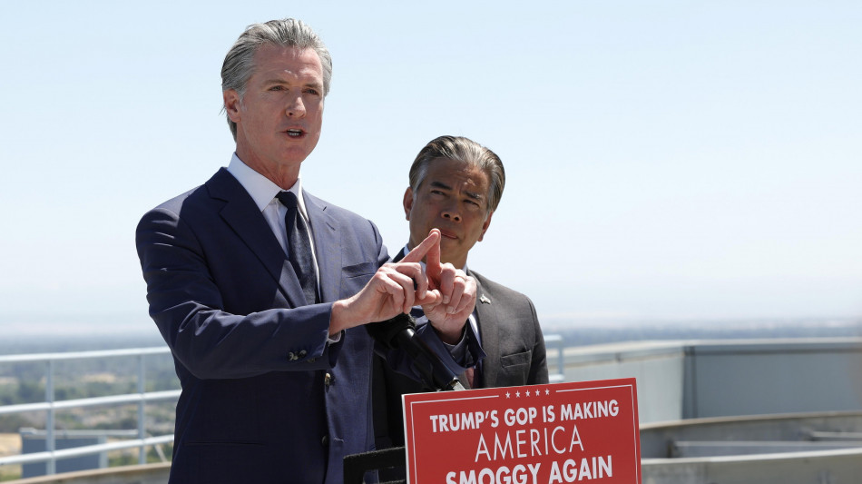 Governatore California, 'la democrazia &egrave; sotto attacco'