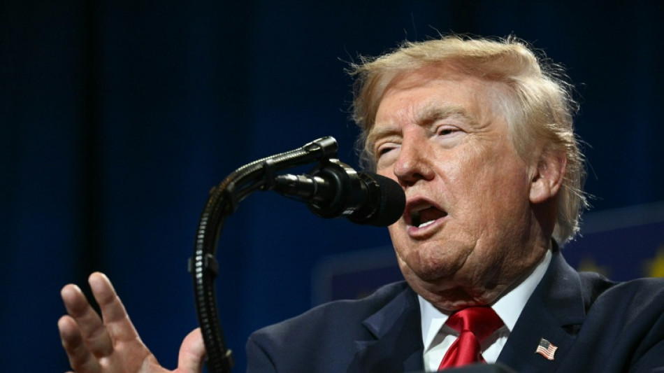 Trump nega escassez de muni&ccedil;&otilde;es e amea&ccedil;a quem sugere o contr&aacute;rio