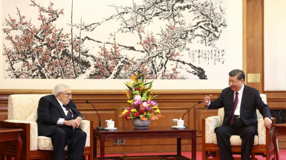 Presidente da China recebe Kissinger e chama ex-secret&aacute;rio de Estado americano de 'velho amigo'