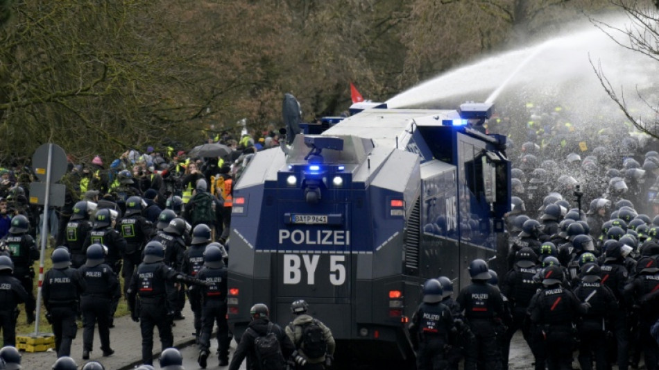 Einsatz bei AfD-Veranstaltung in Gießen: Mehr als 50 Polizisten verletzt