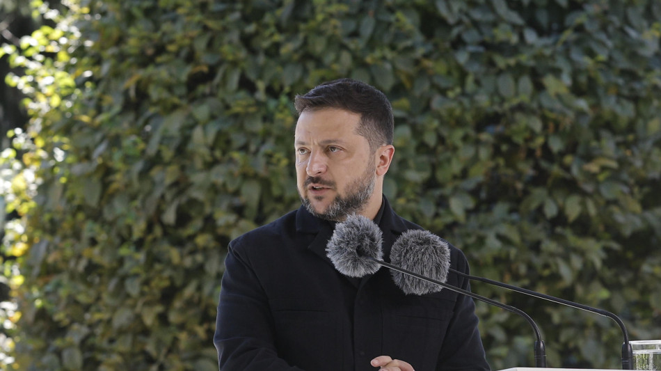 Zelensky avverte compagnie aeree, 'finiti i giorni sicuri nei cieli russi'