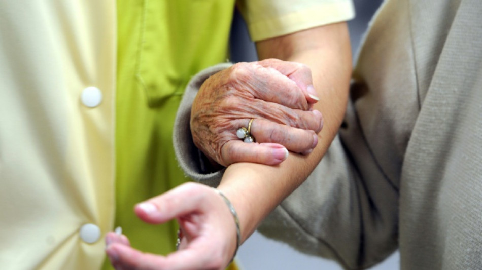 "Bien vieillir": les d&eacute;put&eacute;s adoptent des propositions pour le grand &acirc;ge mais demandent des "moyens"