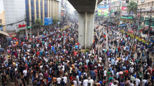 Manifestantes en Banglad&eacute;s incendian edificios gubernamentales