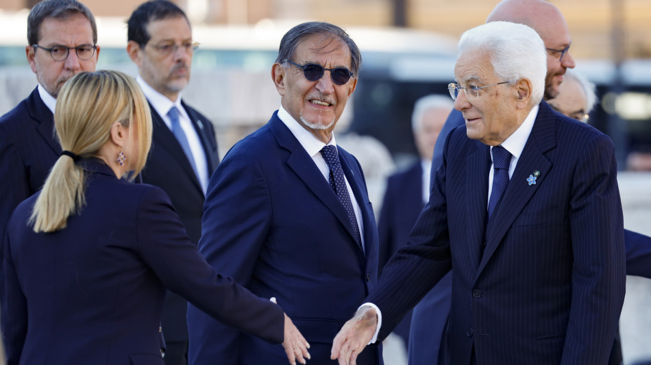 4 novembre: Mattarella depone corona all'altare della Patria