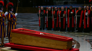 Des dizaines de milliers de fidèles à la basilique Saint-Pierre pour un hommage au pape