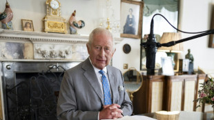 Charles III recorda o custo dos conflitos no 80º aniversário do fim da Segunda Guerra Mundial