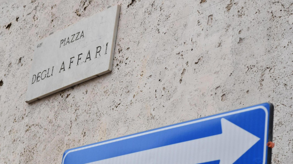 Borsa: Milano apre fiacca (-0,01%), in luce Nexi