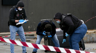 Macron condena 'atentado terrorista racista' que deixou um morto perto de Paris