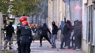 Polícia espanhola prende 17 pessoas por confrontos em manifestação fascista