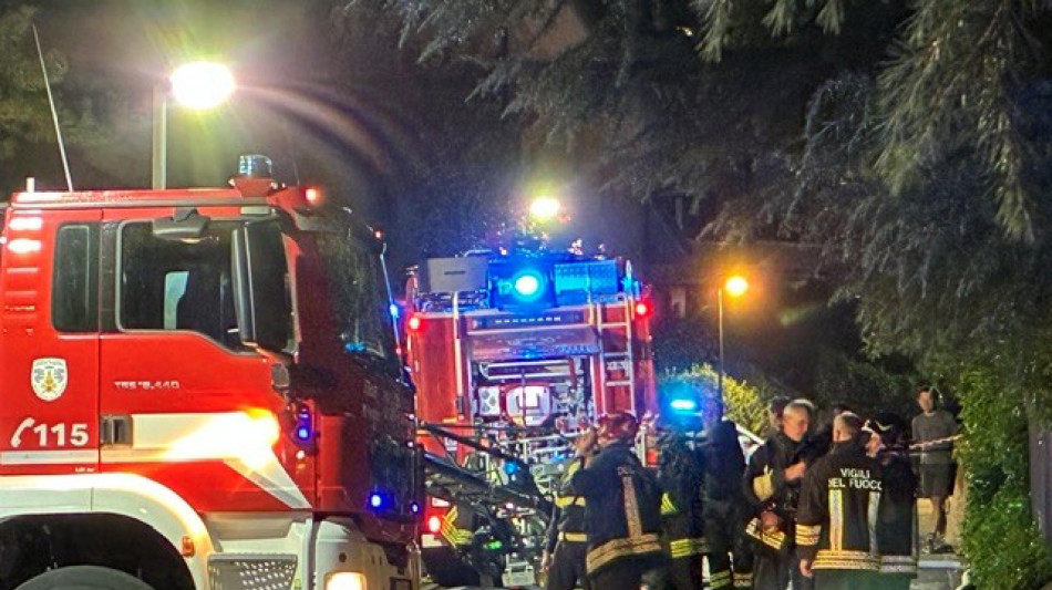 Esplosione in una officina a Roma, un morto