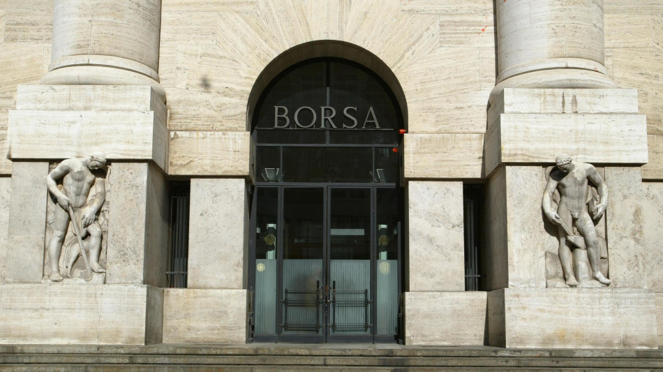Borsa: Milano cauta con l'Europa, bene Mps (+3%)