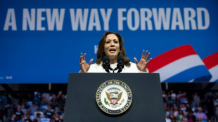 Candidata Harris dice que Trump "falt&oacute; el respeto" a cementerio del Ej&eacute;rcito de EEUU