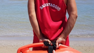 Bagnino annega con l'uomo che stava soccorrendo