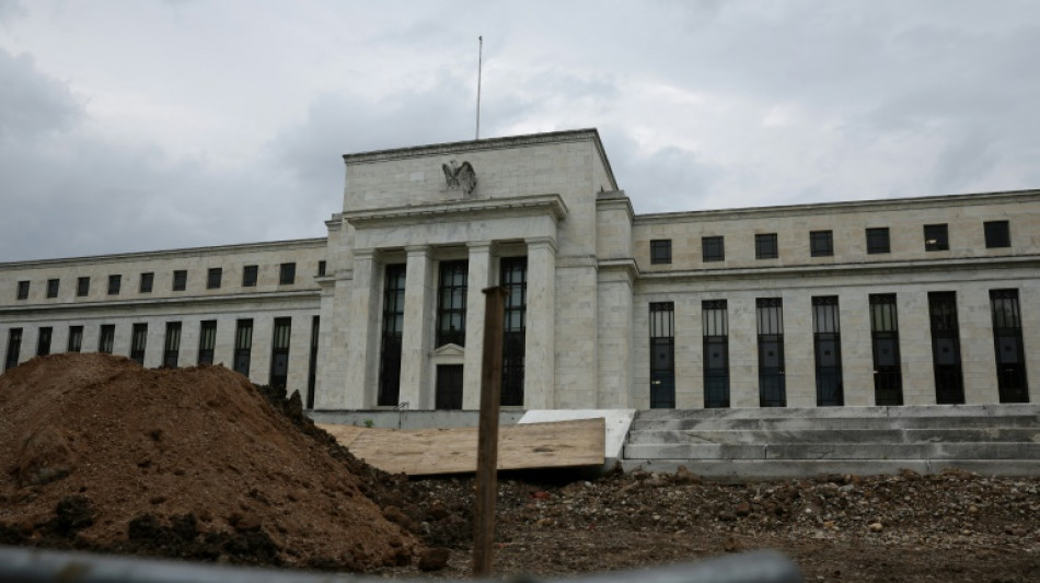 Stocks struggle on rate fears