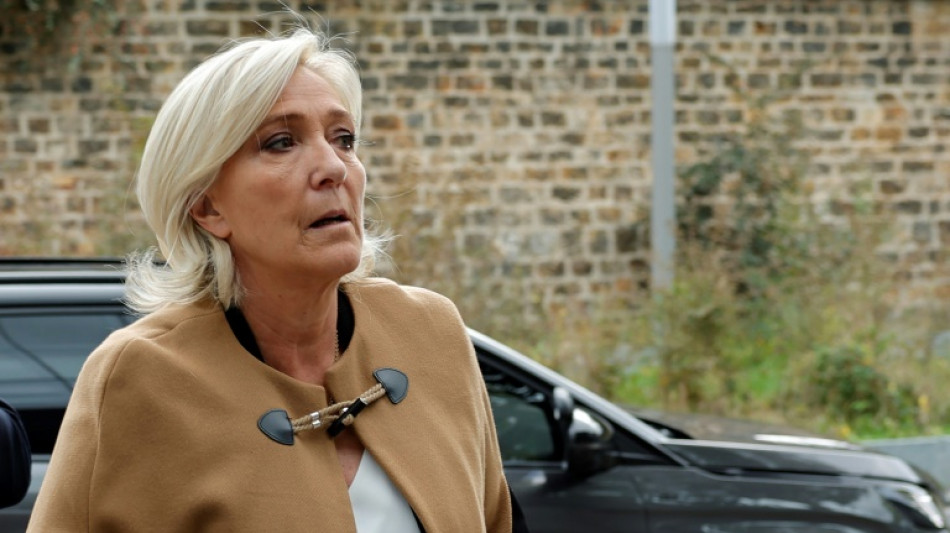 Proc&egrave;s du RN: &agrave; la barre, Marine Le Pen tourne autour du dossier