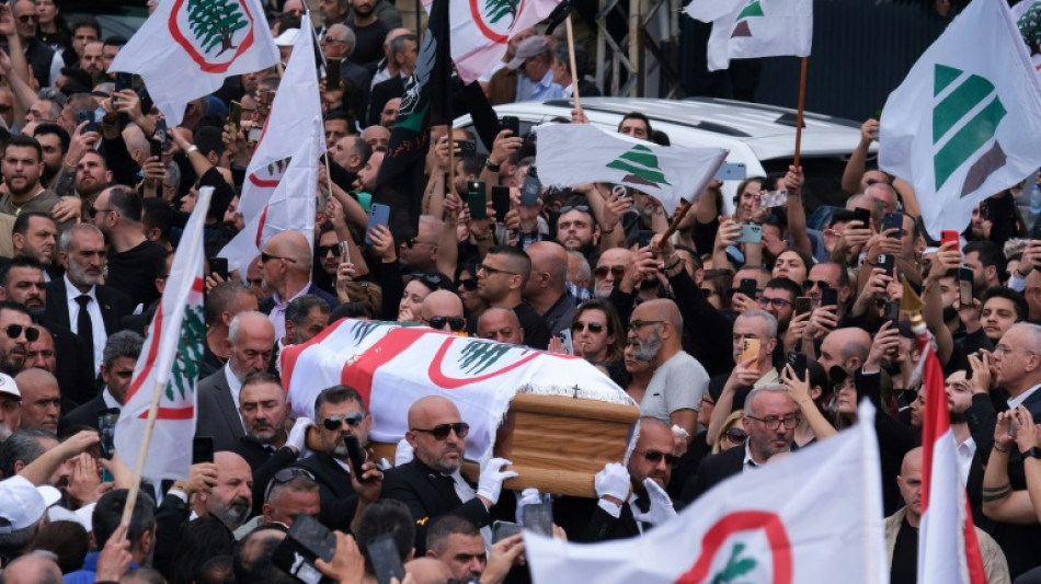 Milhares de libaneses prestam homenagem ao l&iacute;der do partido crist&atilde;o assassinado