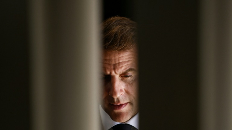 Primeiro-ministro da França sugere suspender reforma da previdência para superar crise política